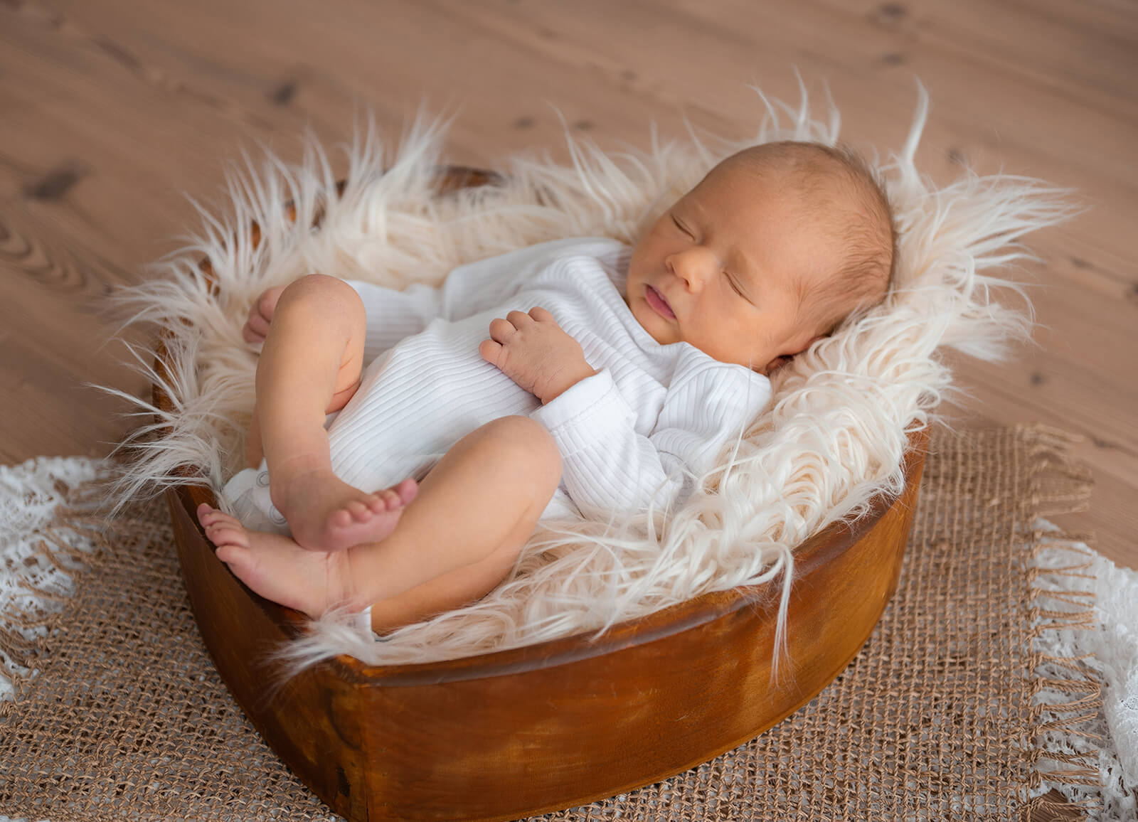Baby in Herzschale