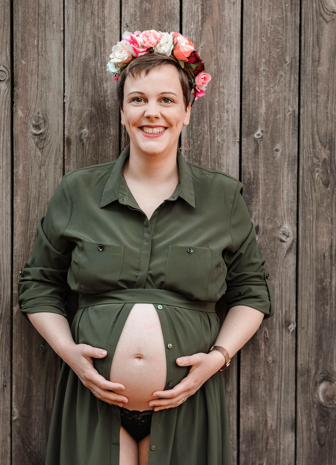 werdende Mama mit Blumenkranz in München