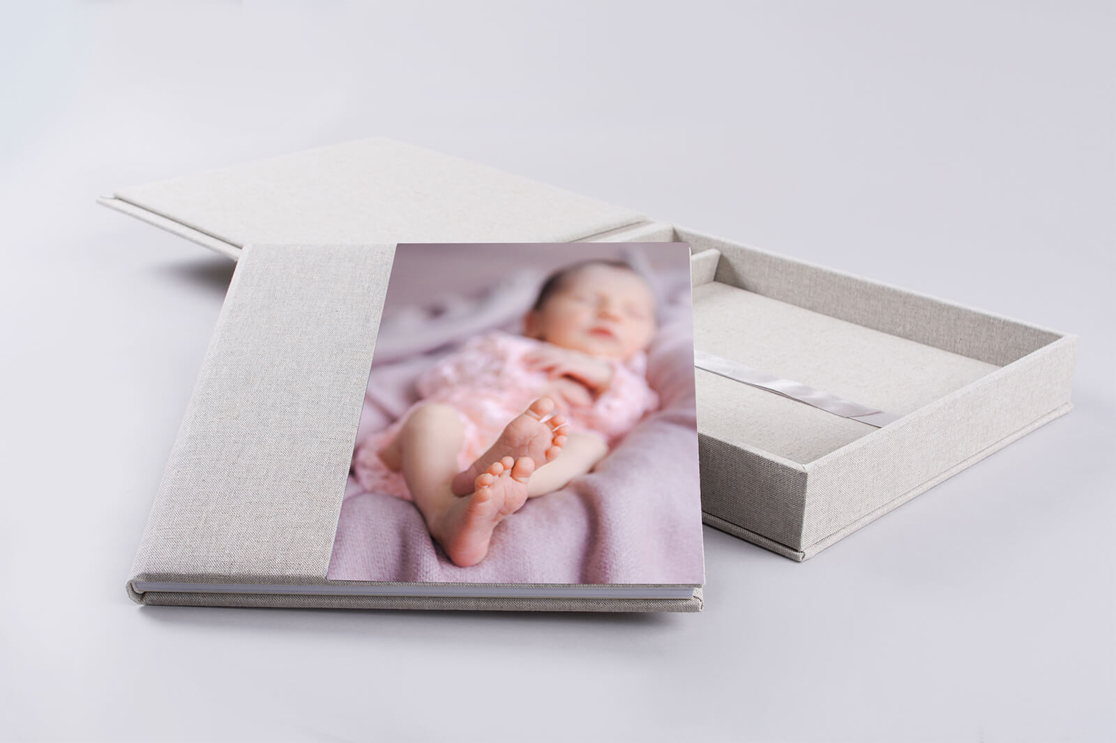 handgefertigtes Fotobuch mit Neugeborenenbilder München
