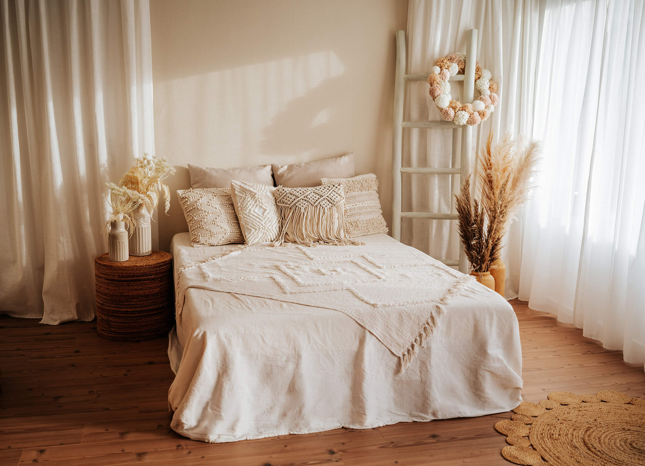 Tageslichtstudio in München mit schönem Licht und gemütlichem Bett