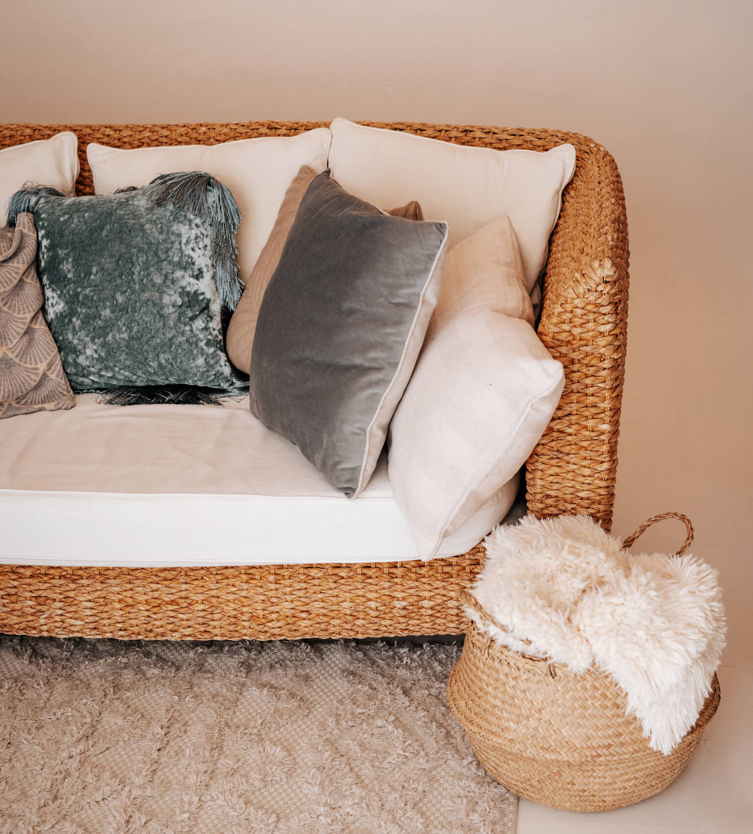 Sofa im Warteberreich des Fotostudios in München
